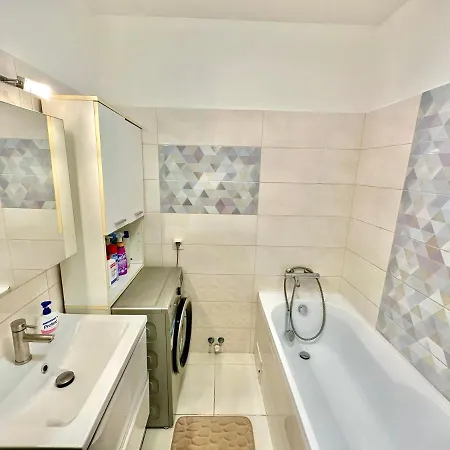 Green Terrace In Брашов